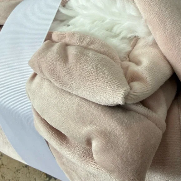 UGG Blush Throw Blanket - Picture 8 of 8